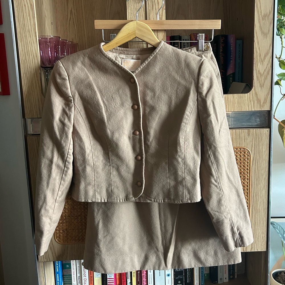 Vintage Pendleton 100% Virgin Wool Skirt Suit Set Camel/Tan Sz 8/Sz 6 USA